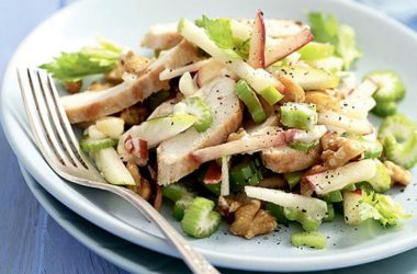 Рецепт салата из сельдерея и курицы