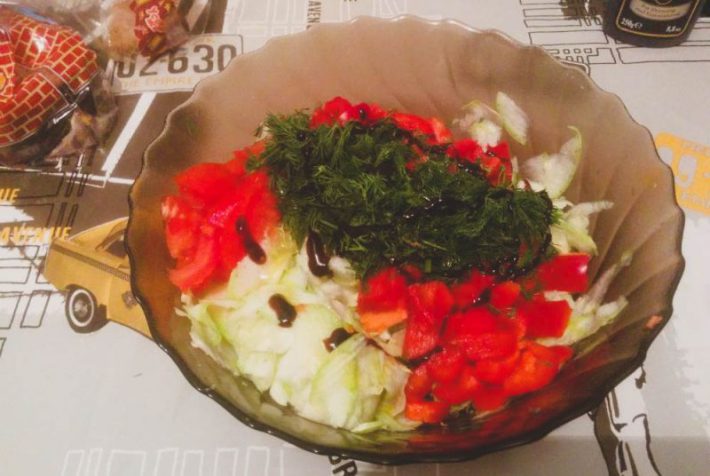 Простой рецепт приготовления овощного салата.