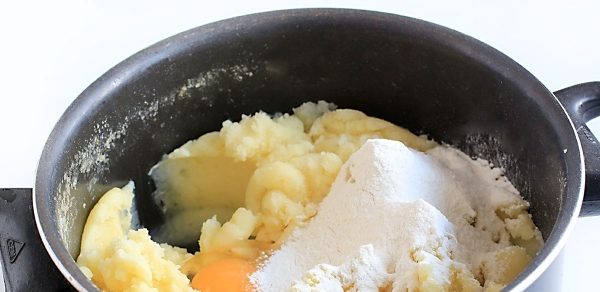 Как приготовить пирожки с капустой на картофельном тесте?